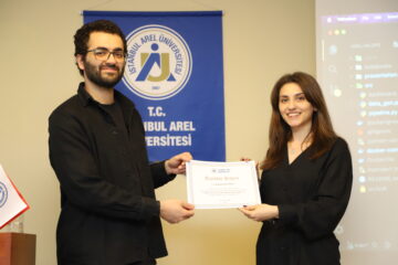 Arel Üniversitesi’nde Dikkat Çeken Seminer: “Ceviz Kırmak İçin Balyoz Kullanmayın”