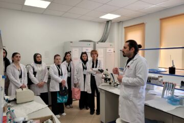 Arel Üniversitesi Moleküler Biyoloji ve Genetik Bölümü Laboratuvar Teknik Gezisi