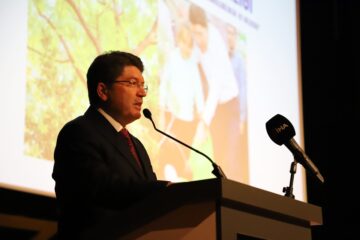 Arel Üniversitesi’nde Yılmaz Tunç: “Türkiye, iklim konusunda uluslararası alanda öncülük yapan bir ülke”