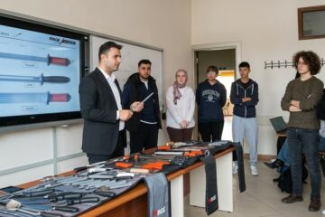 İstanbul Arel Üniversitesi Öğrencilerine Pirge Uzmanından Temel Bıçak Eğitimi